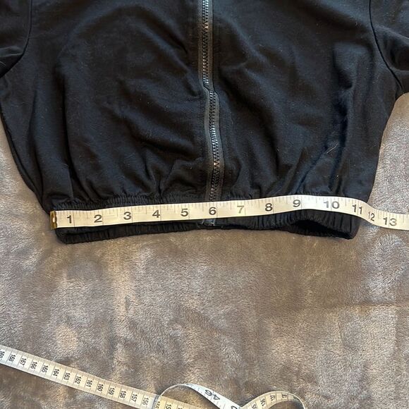 SHEIN Black Cropped Zip-Front Lightweight Top (S) - Picture 4 of 7
